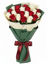Букет Микс из красных и белых роз в Первомайском Оренбургский район
