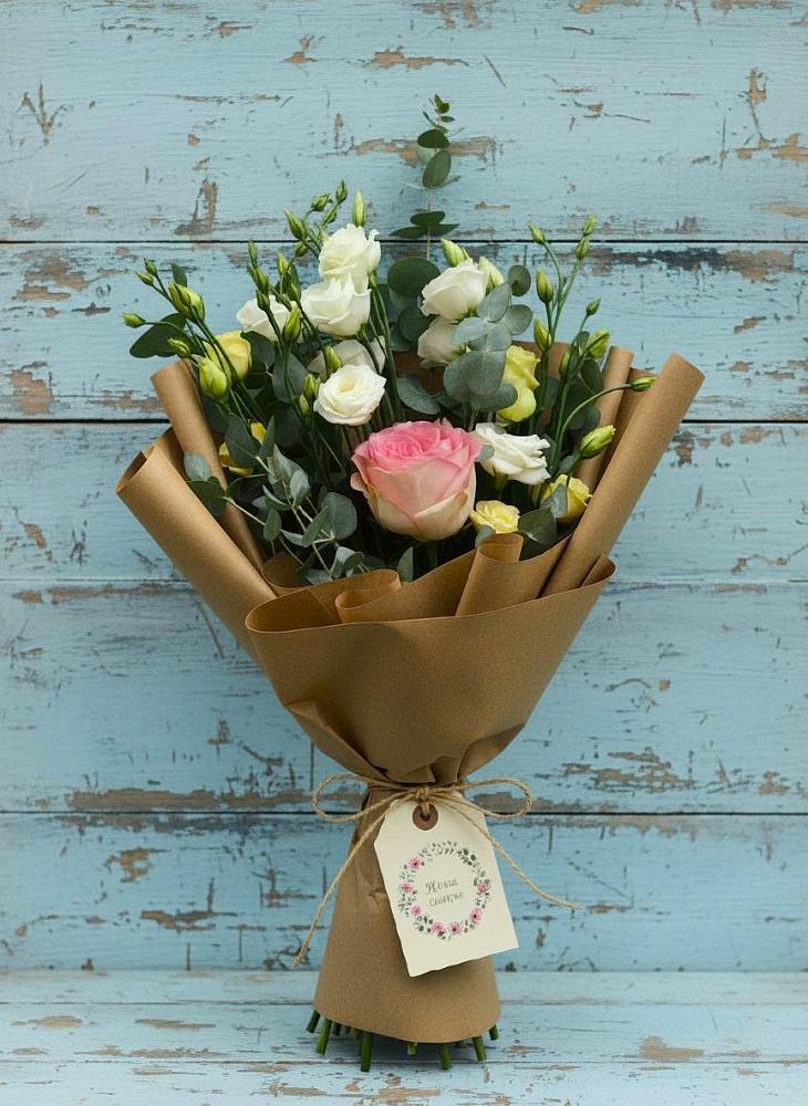 Букет цветов из: Розы и Лизиантусы в Первомайском Оренбургский район