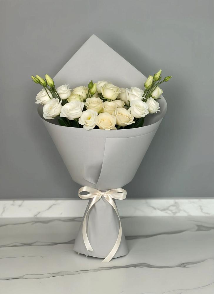 Букет цветов из: Розы и Лизиантусы в Первомайском Оренбургский район