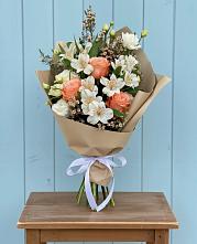 Букет цветов из:  Альстромерии, Лизиантусы, Розы и Хризантемы в Первомайском Оренбургский район