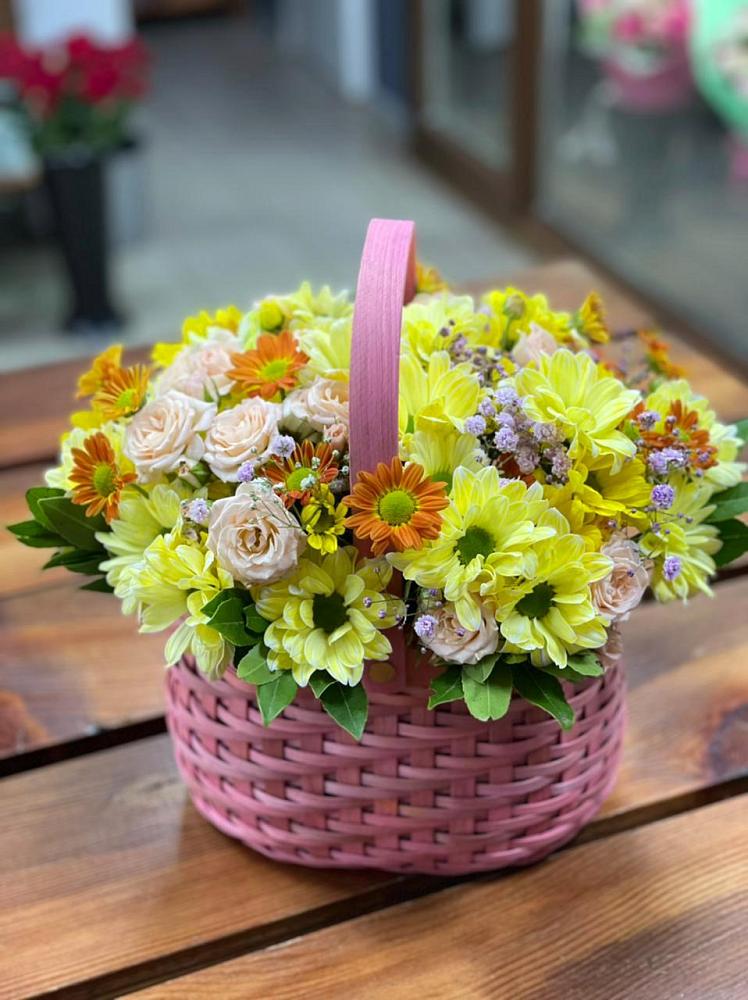 Цветочная композиция из Хризантемы и Розы в корзине в Первомайском Оренбургский район