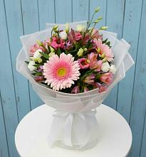 Букет цветов из:  Герберы, Альстромерии и Лизиантусы в Первомайском Оренбургский район