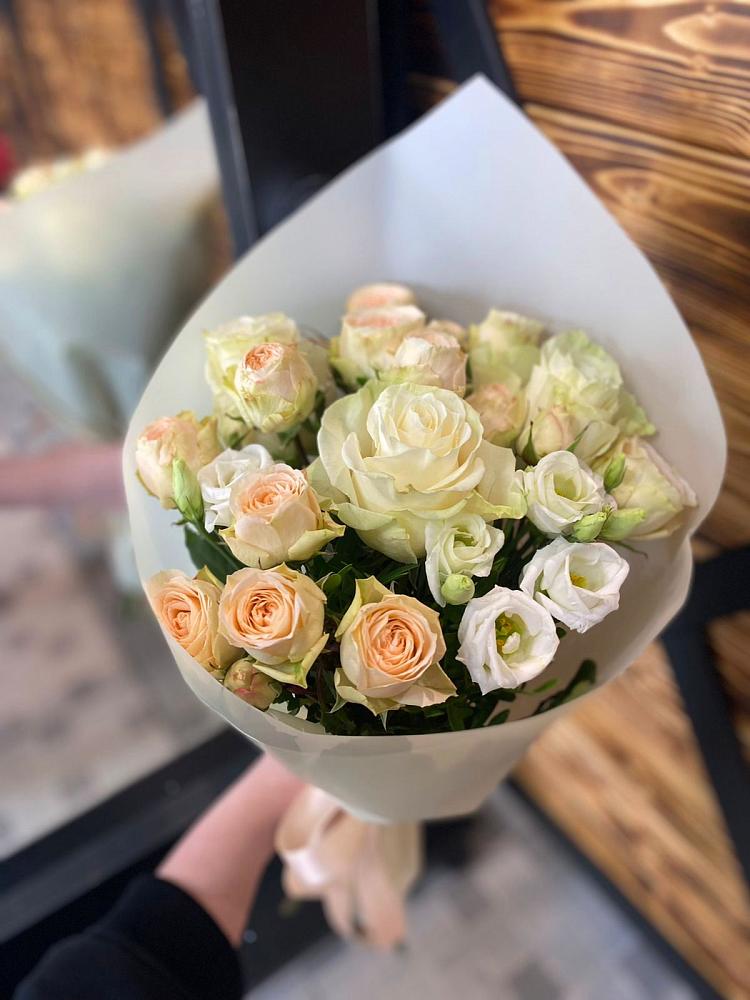 Букет цветов из: Розы и Лизиантусы в Первомайском Оренбургский район